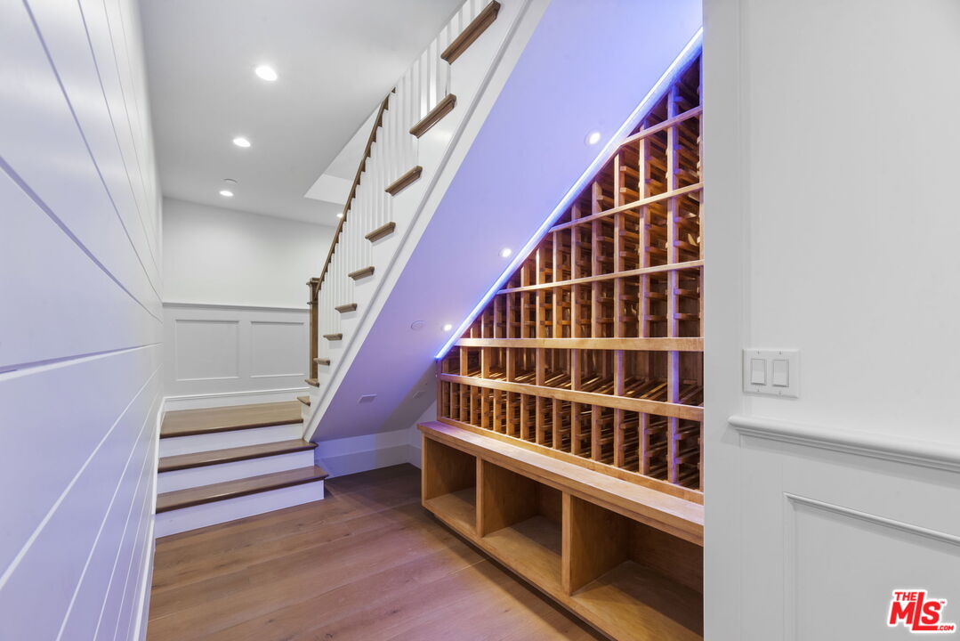 566 Ida St