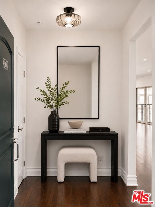 936 N Hudson Ave Unit: 302