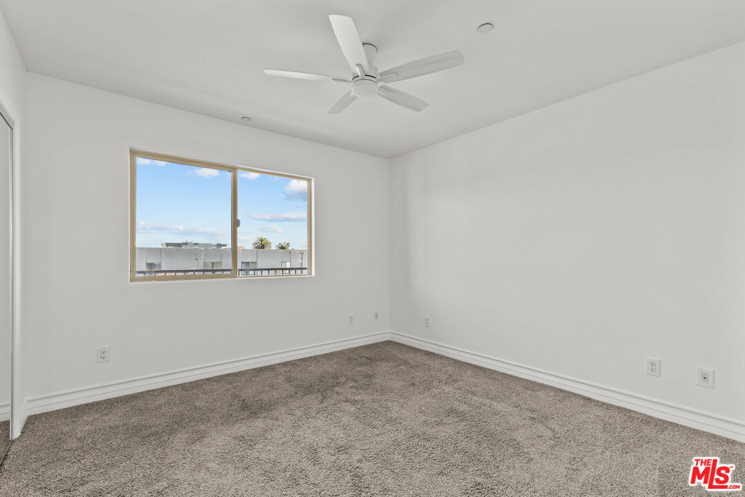 936 N Hudson Ave Unit: 302