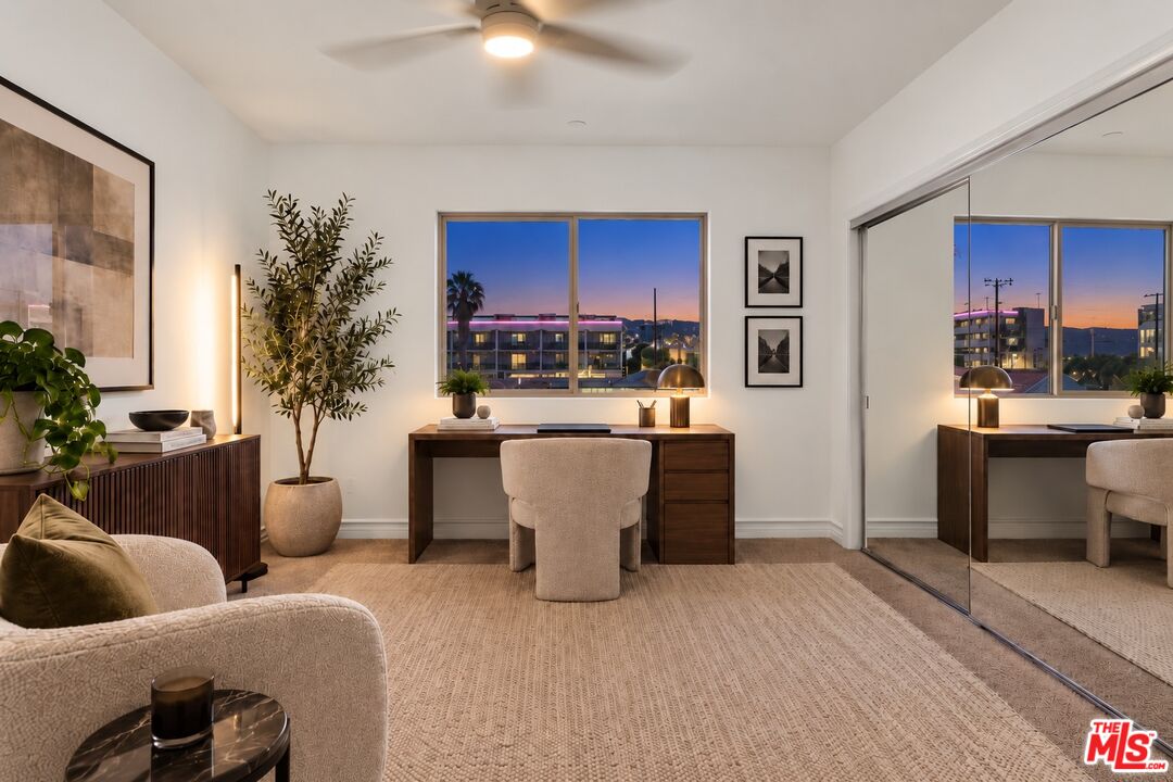 936 N Hudson Ave Unit: 302
