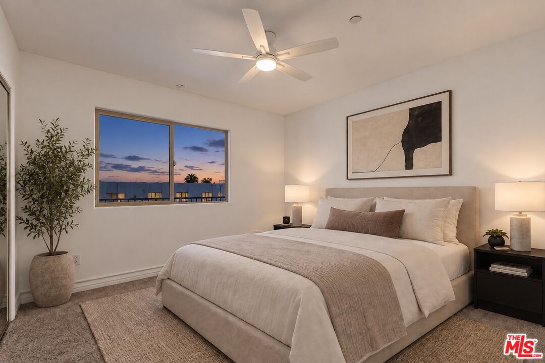 936 N Hudson Ave Unit: 302