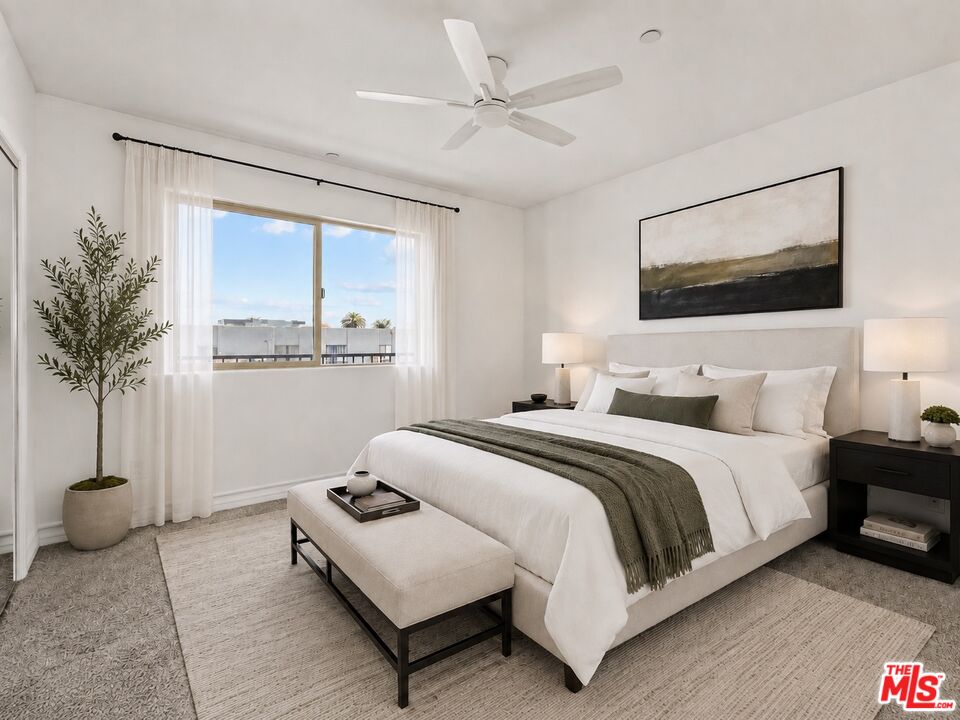 936 N Hudson Ave Unit: 302