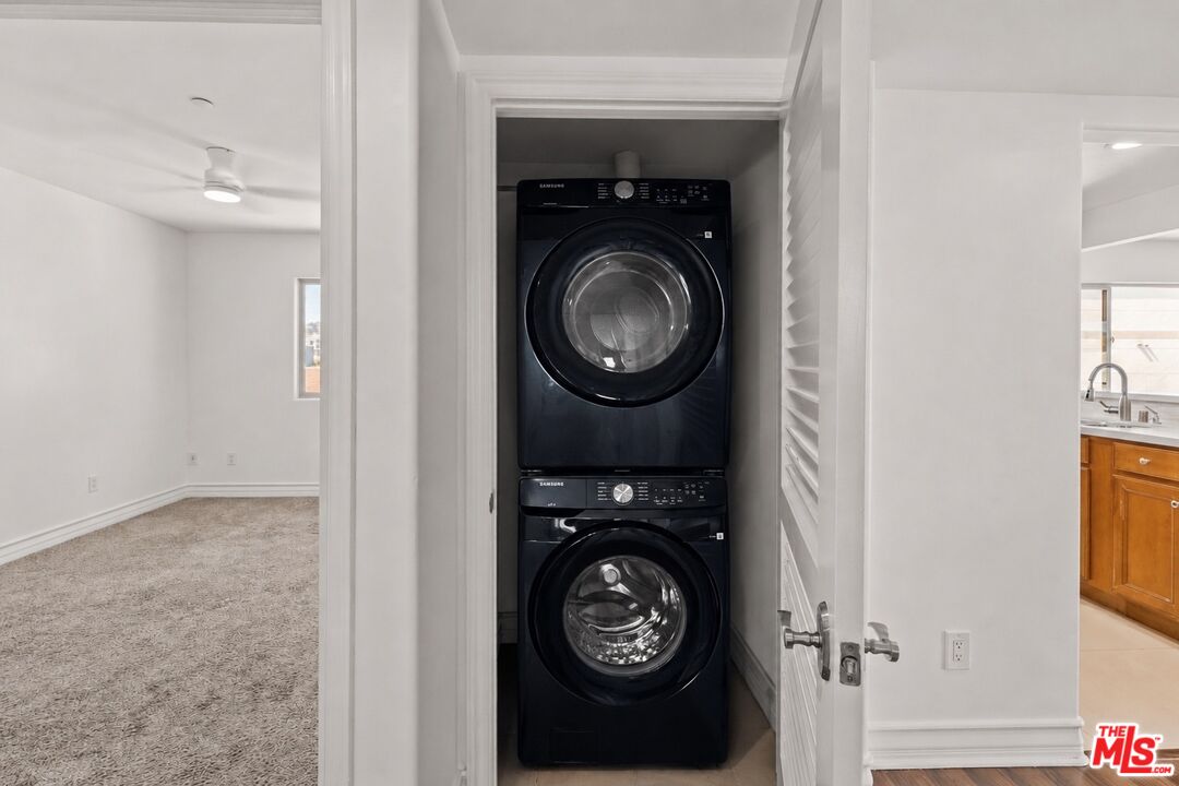 936 N Hudson Ave Unit: 302