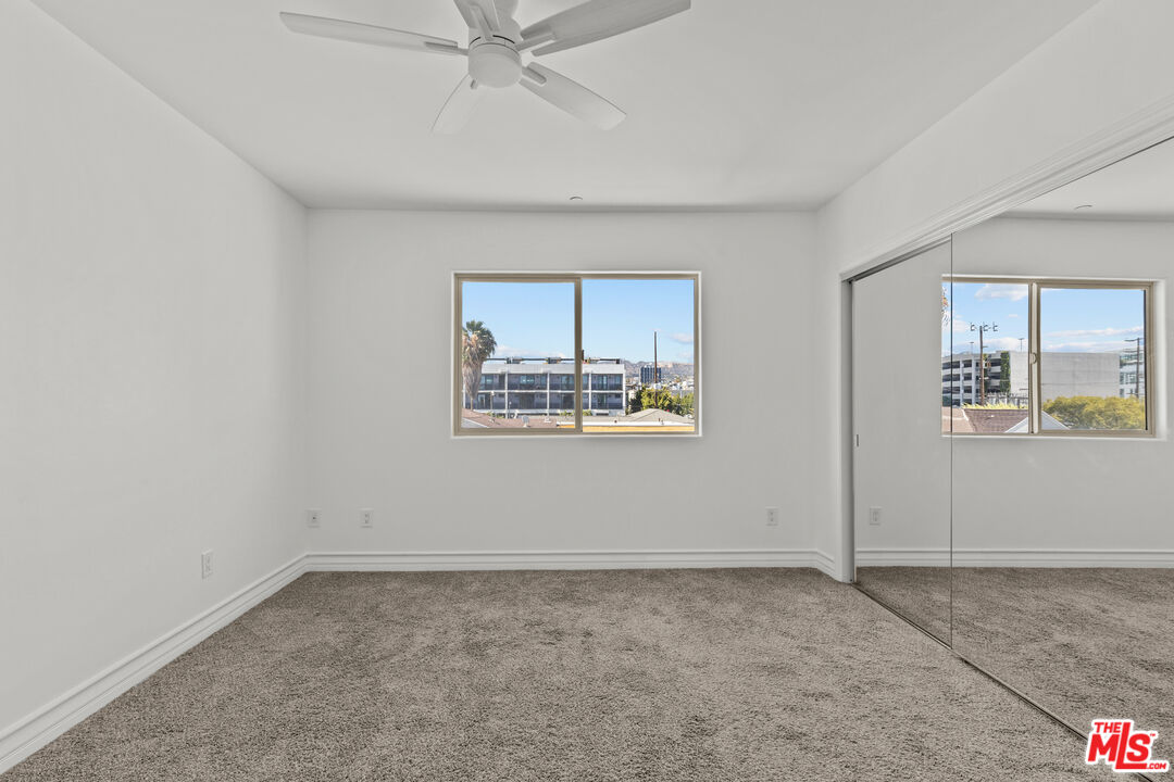 936 N Hudson Ave Unit: 302