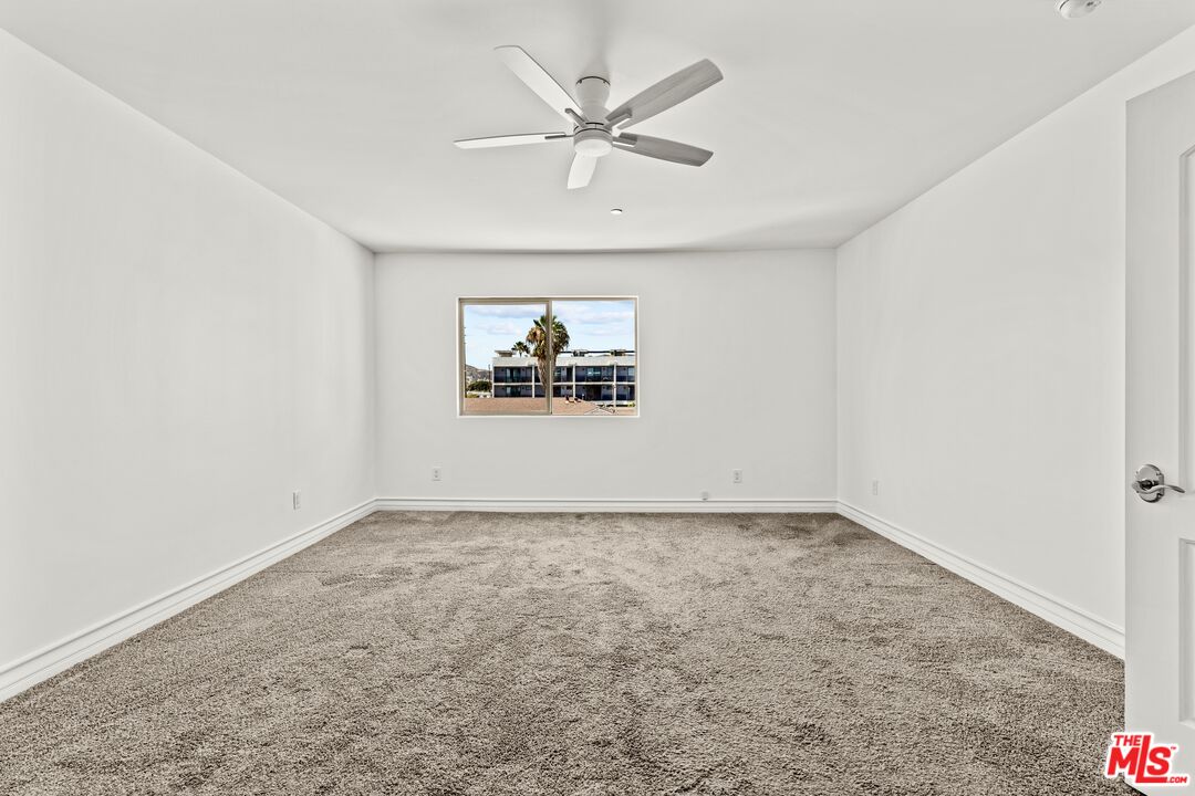 936 N Hudson Ave Unit: 302