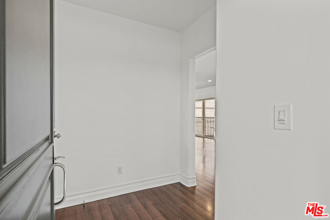 936 N Hudson Ave Unit: 302