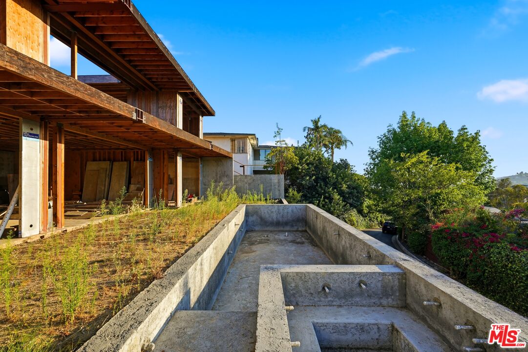 2453 Creston Way