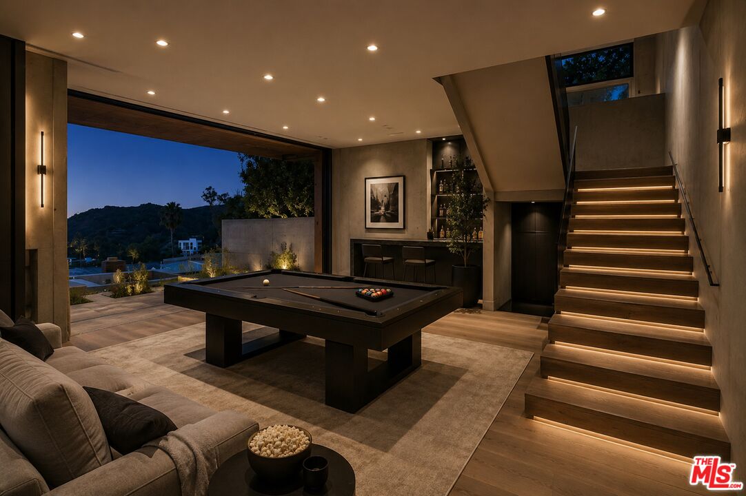 2453 Creston Way