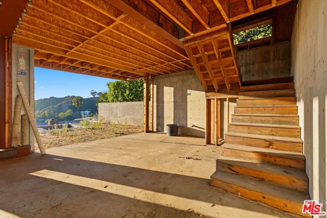 2453 Creston Way
