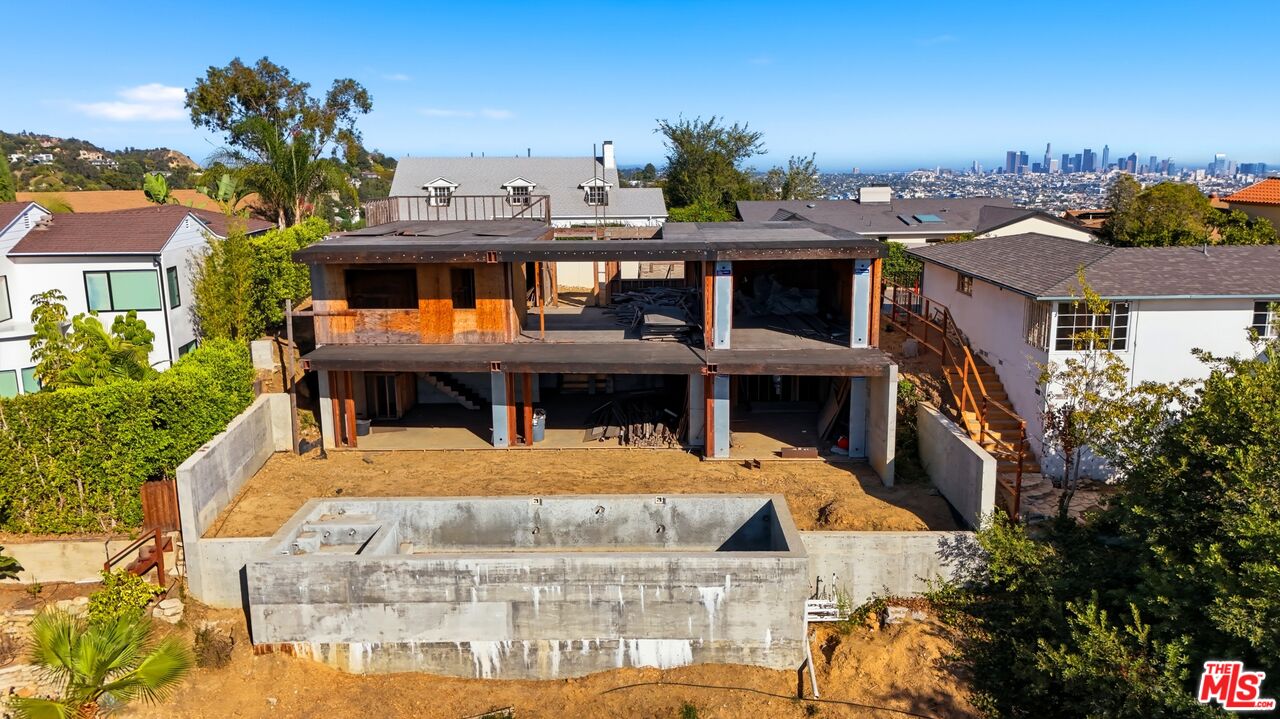 2453 Creston Way