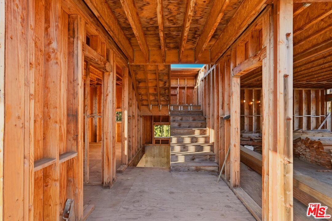 2453 Creston Way
