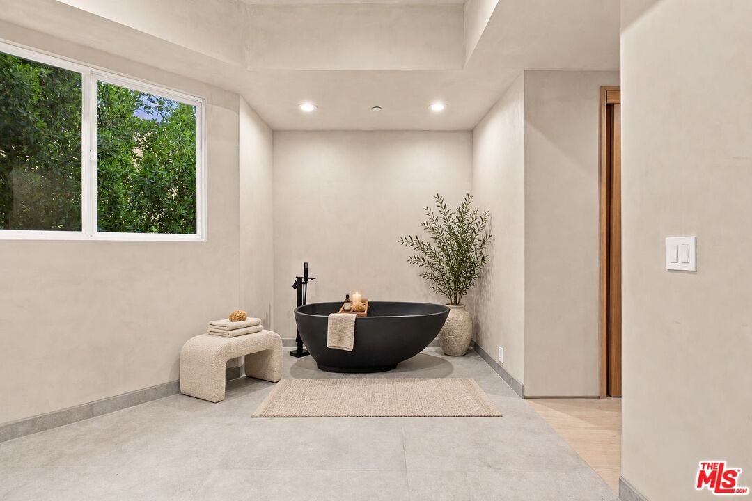 1969 Curson Pl