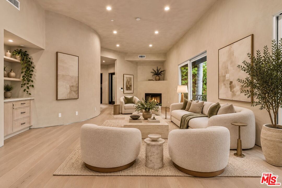 1969 Curson Pl