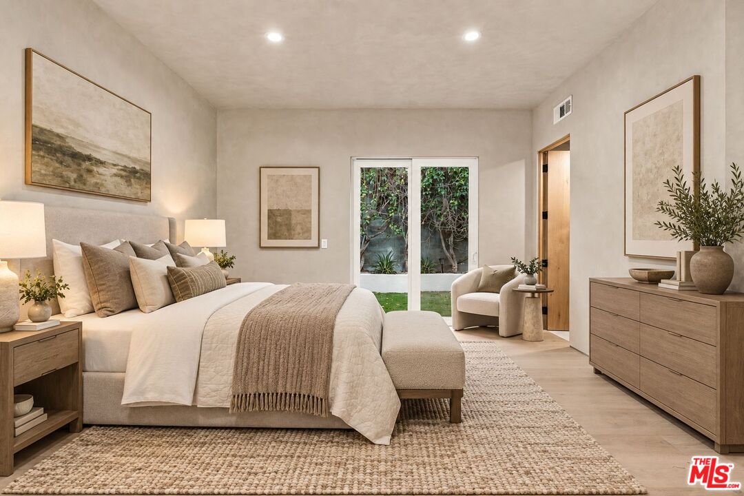 1969 Curson Pl