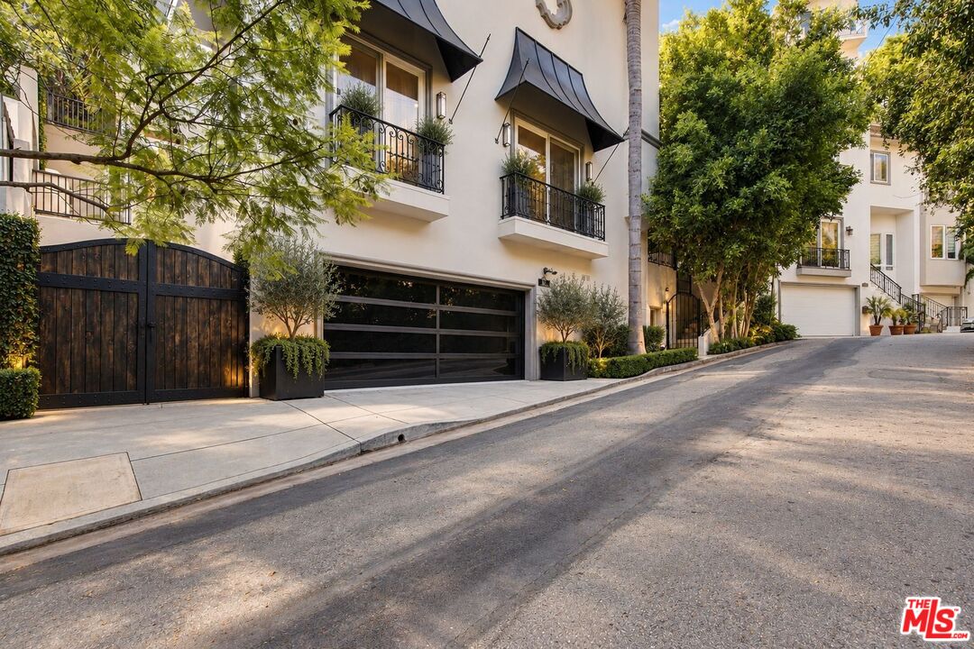 1969 Curson Pl