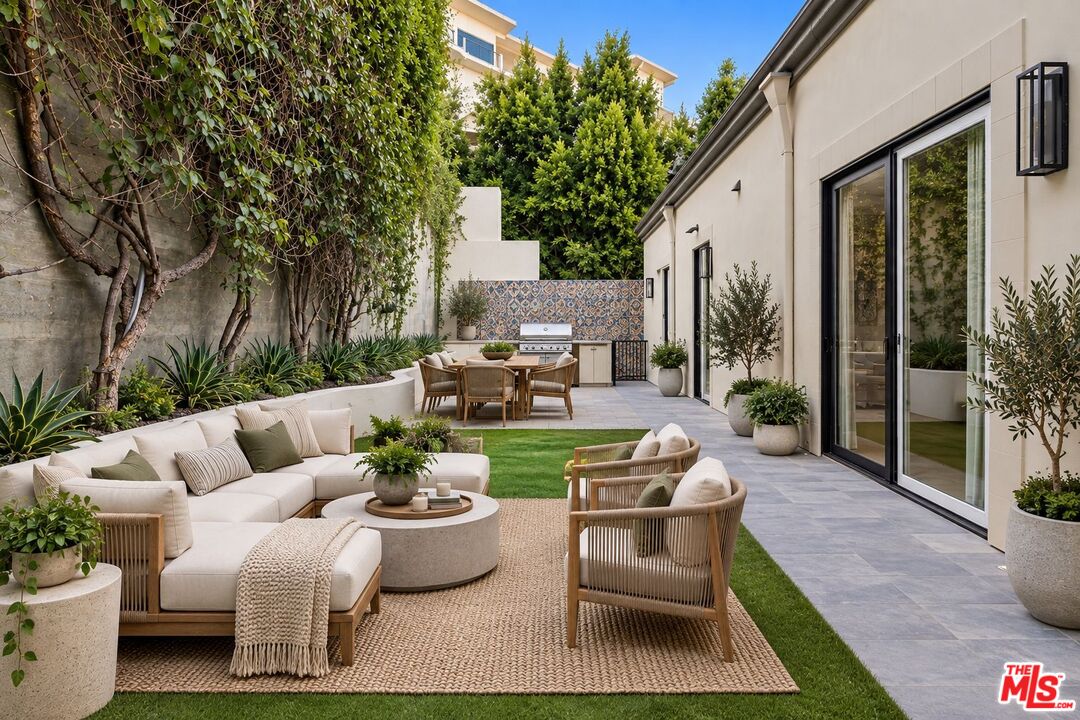 1969 Curson Pl