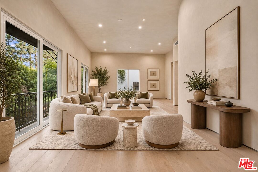 1969 Curson Pl