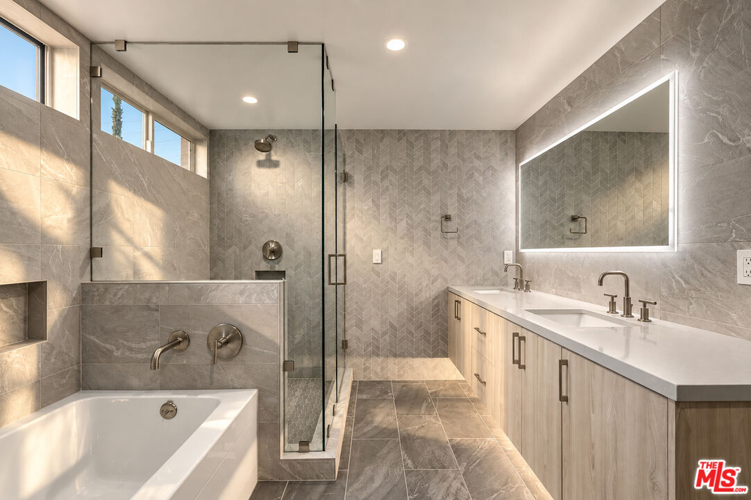 10951 National Blvd Unit: 201