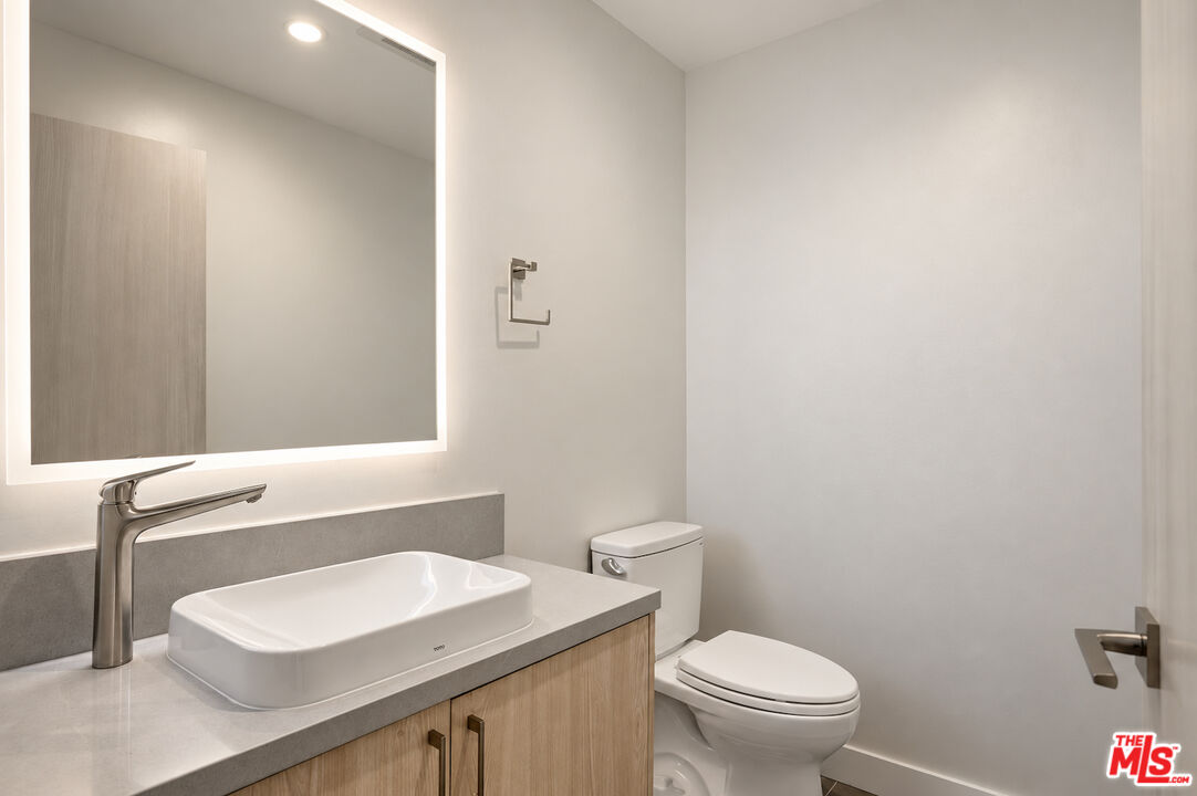 10951 National Blvd Unit: 201