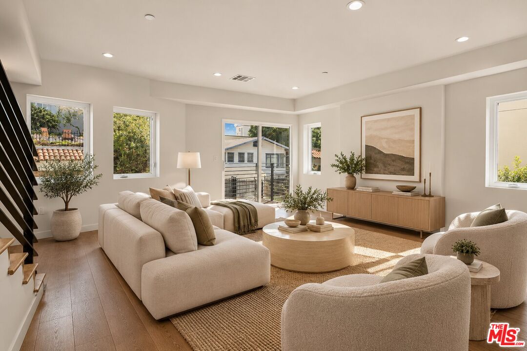 2117 Beachwood Ter