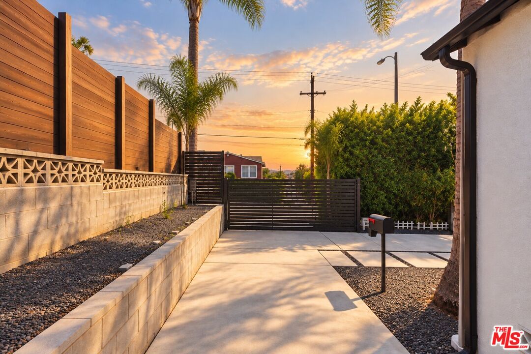 12223 Palms Blvd