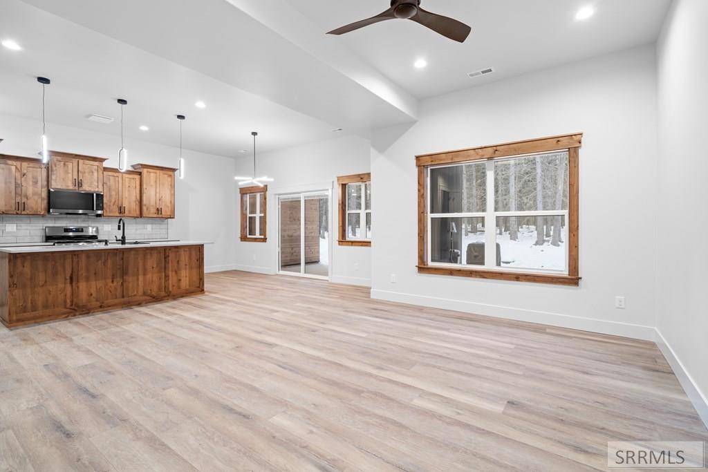 4347 Yeti Ln