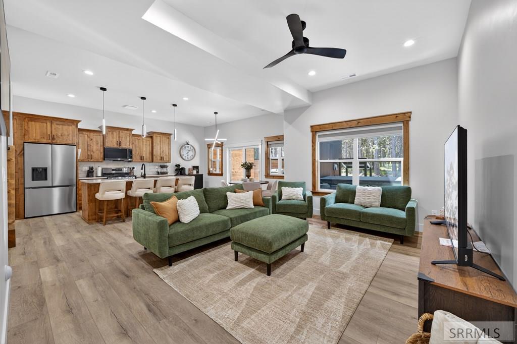 4347 Yeti Ln
