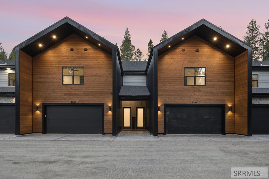 4347 Yeti Ln