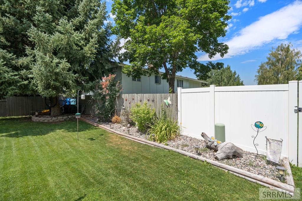 1263 Londonderry Avenue