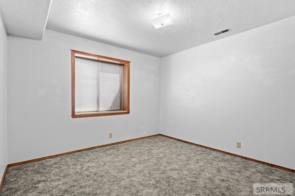 845 E 1415 N