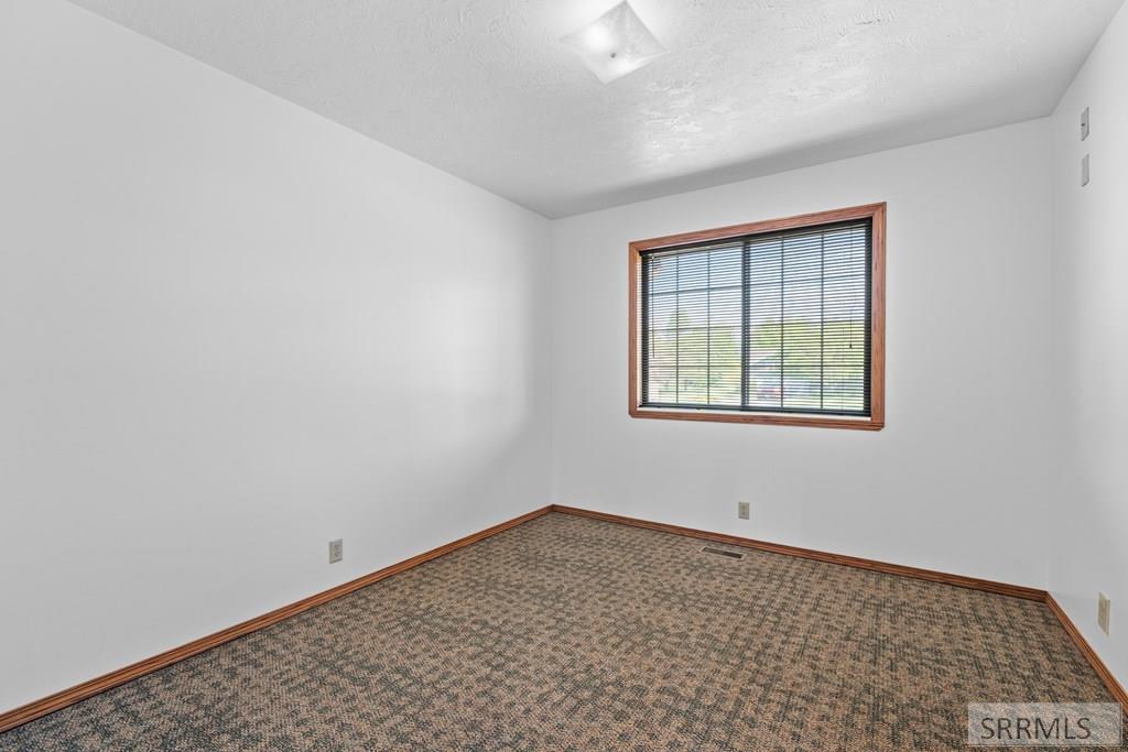 845 E 1415 N