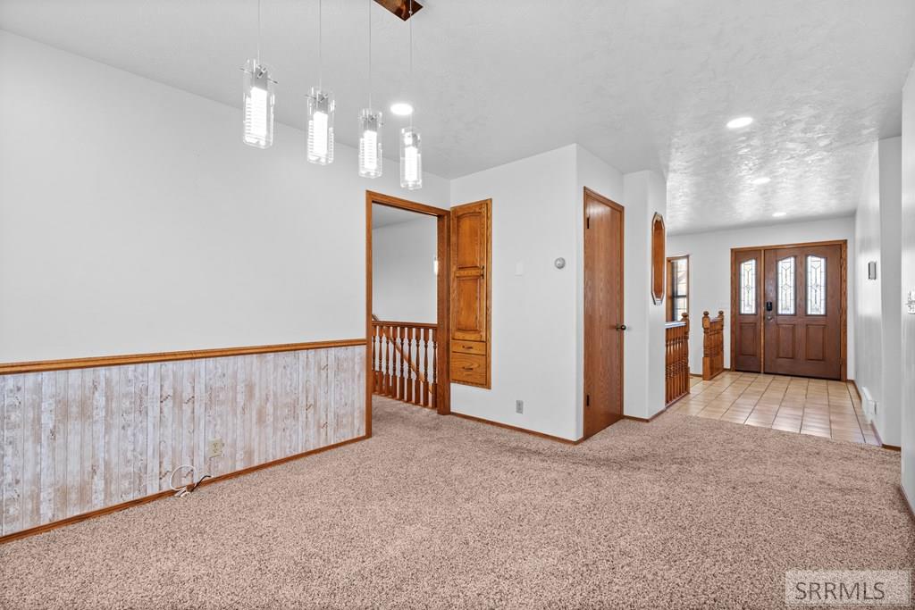 845 E 1415 N