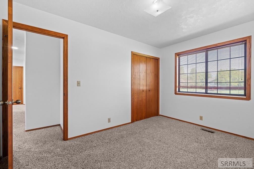 845 E 1415 N