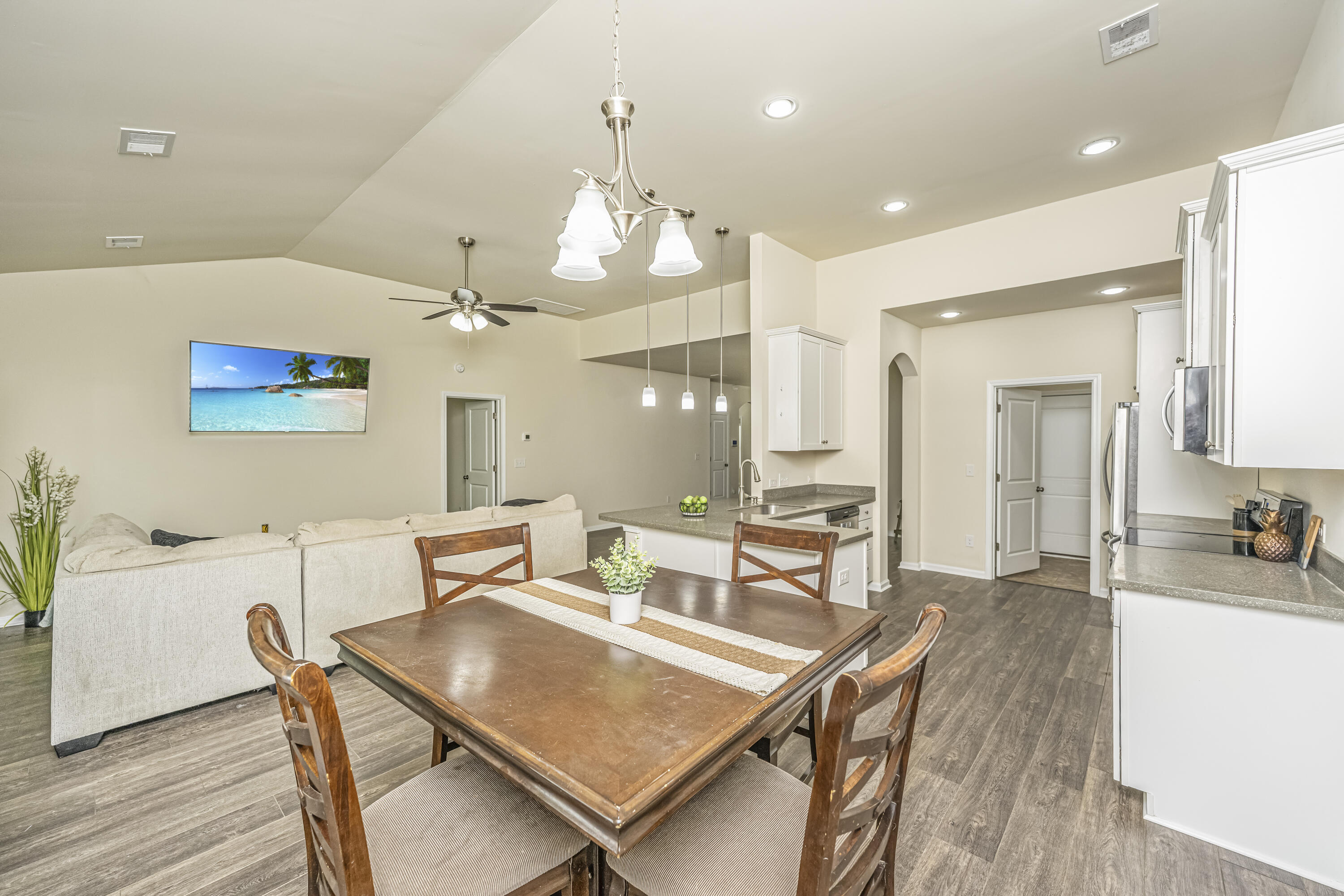 409 Carousel Court
