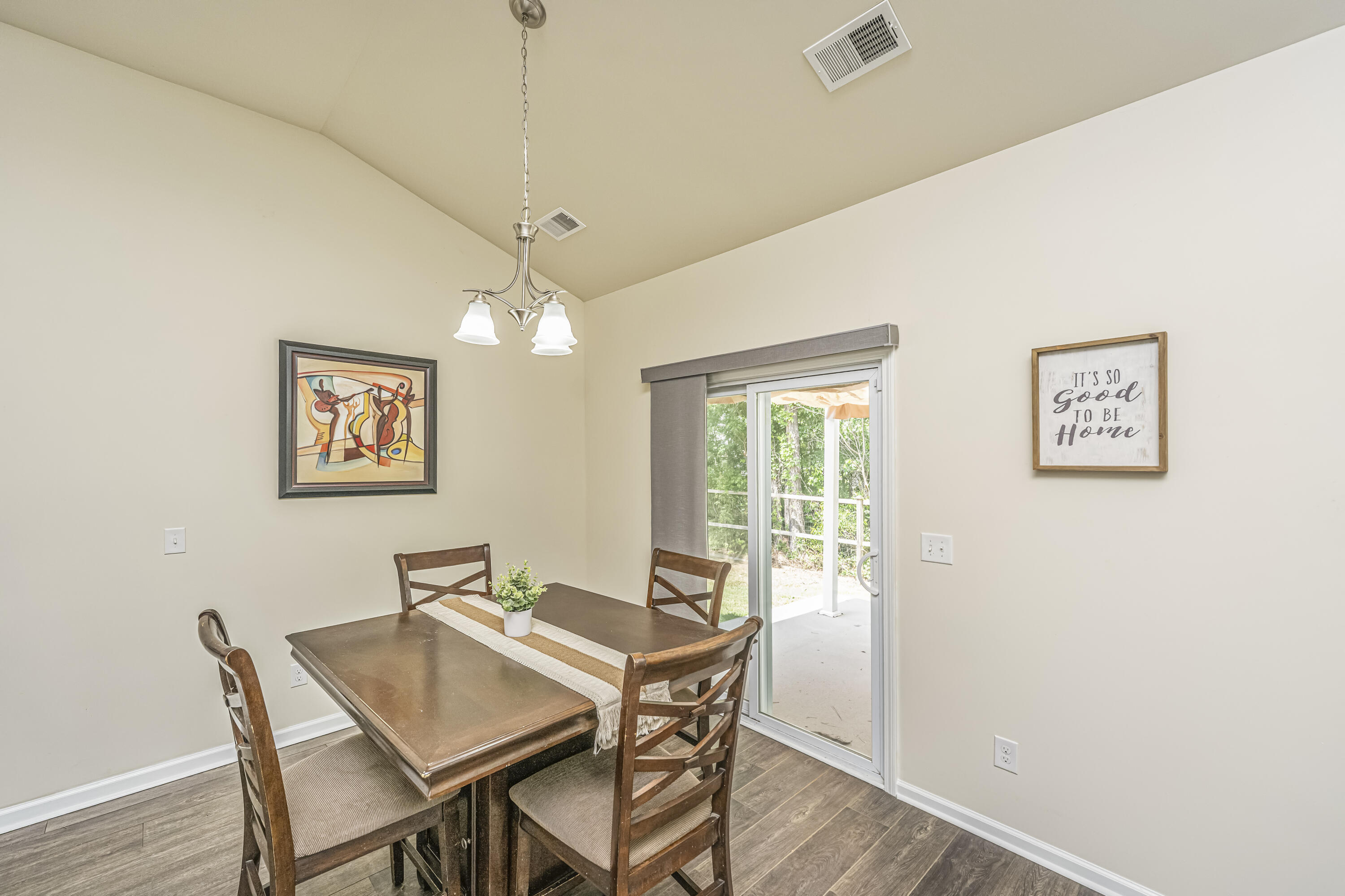 409 Carousel Court