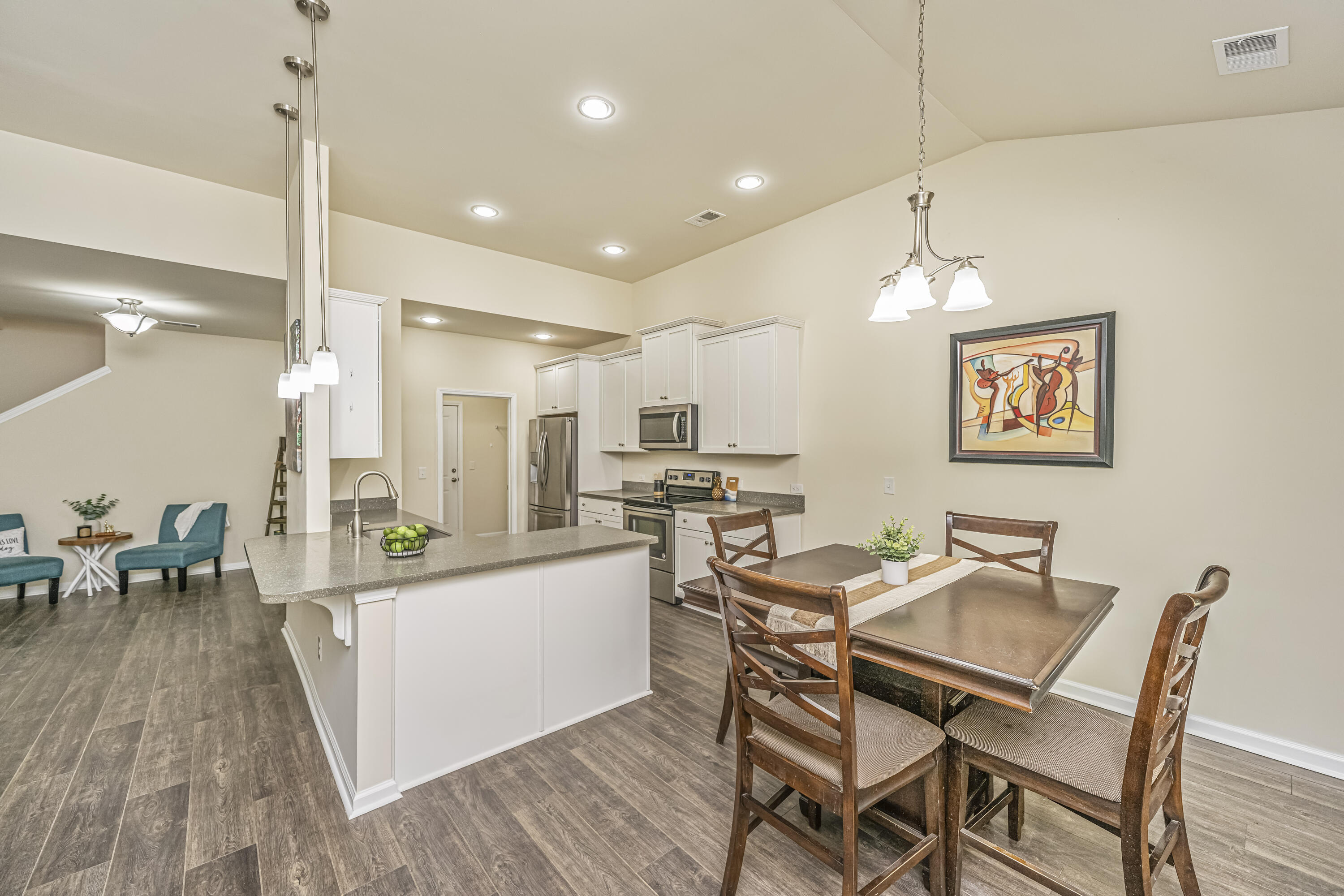 409 Carousel Court