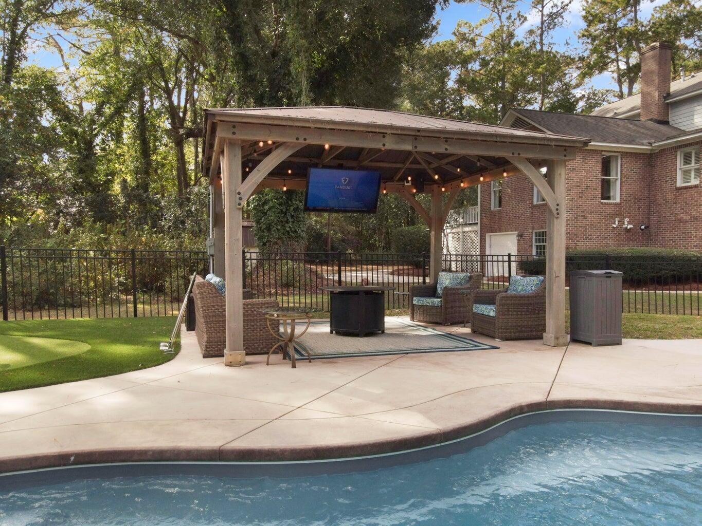 102 Flud Street