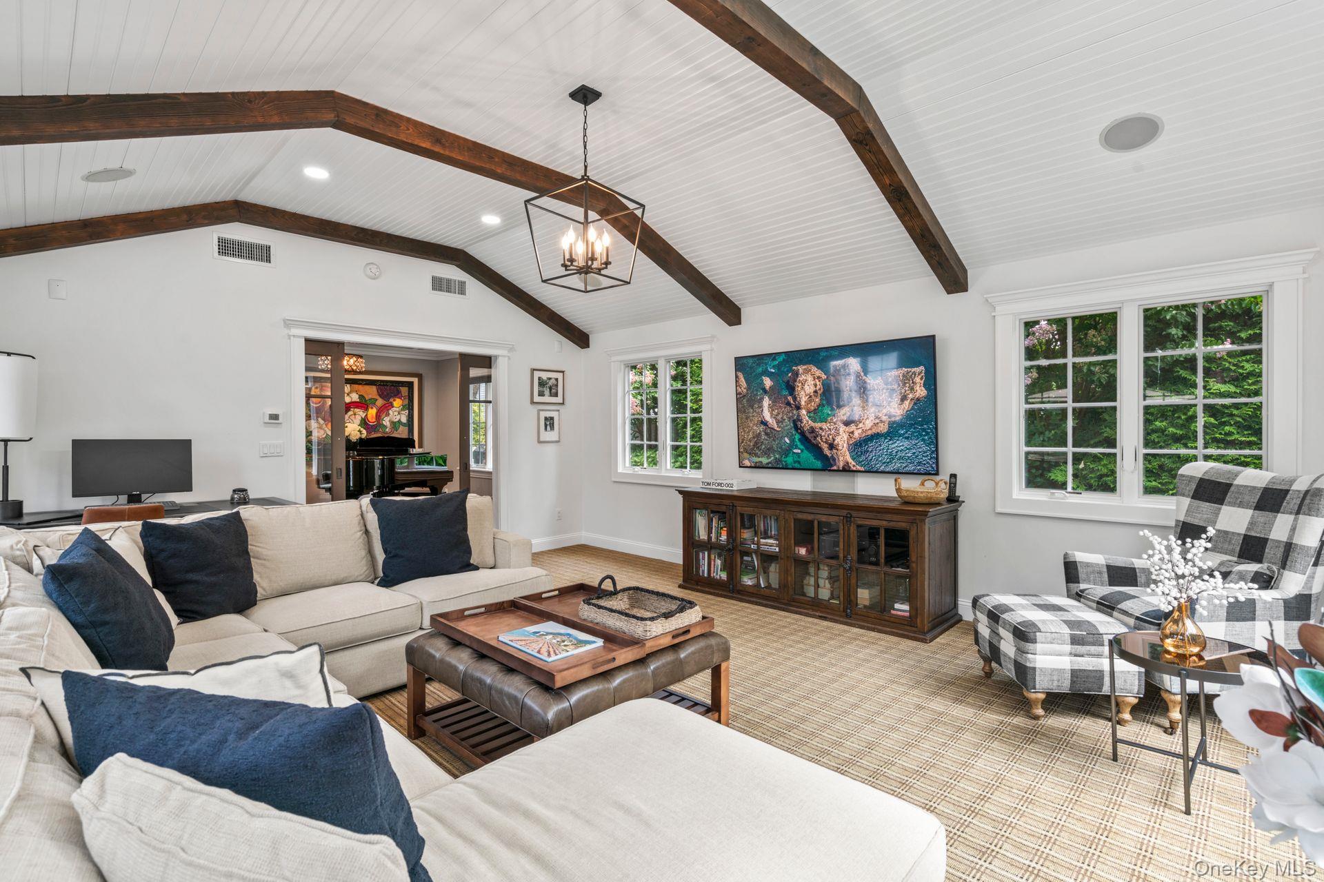 24 Hollister Lane