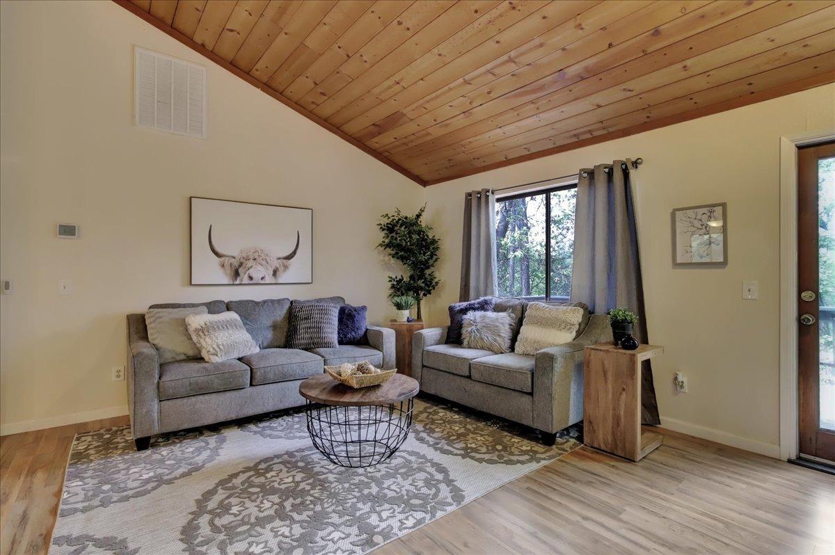 10338 Keenan Way