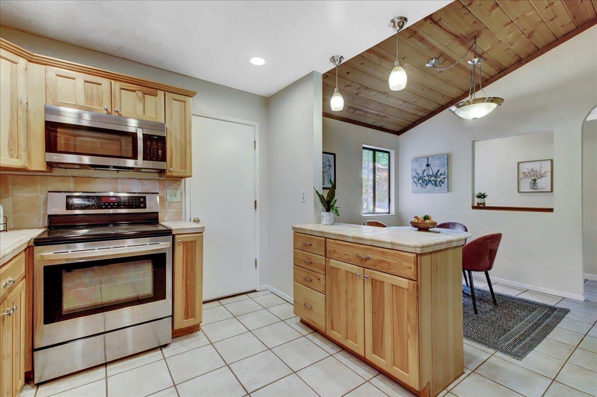 10338 Keenan Way