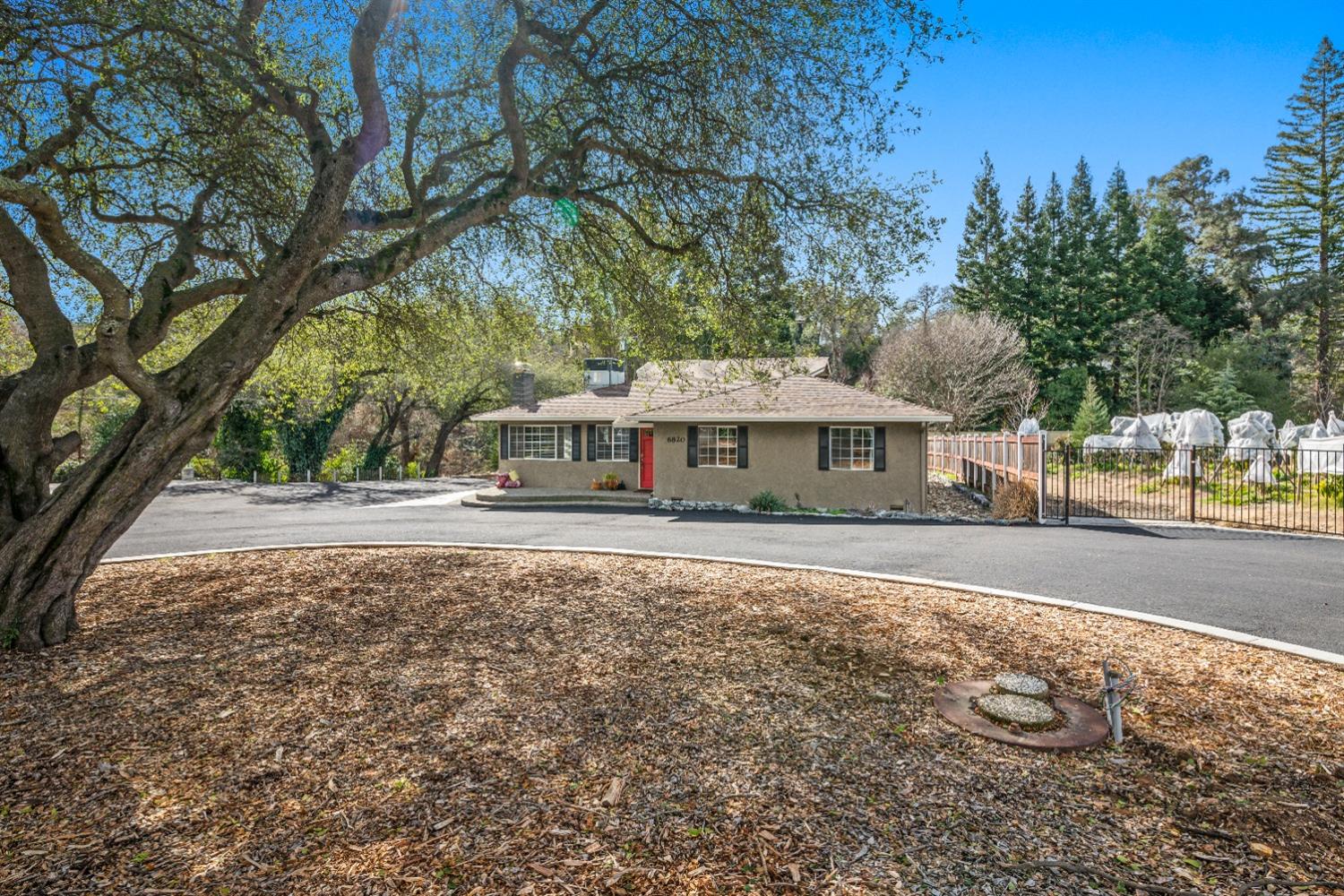 6820 Oak Avenue
