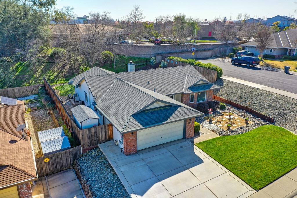 2204 Glacier Drive