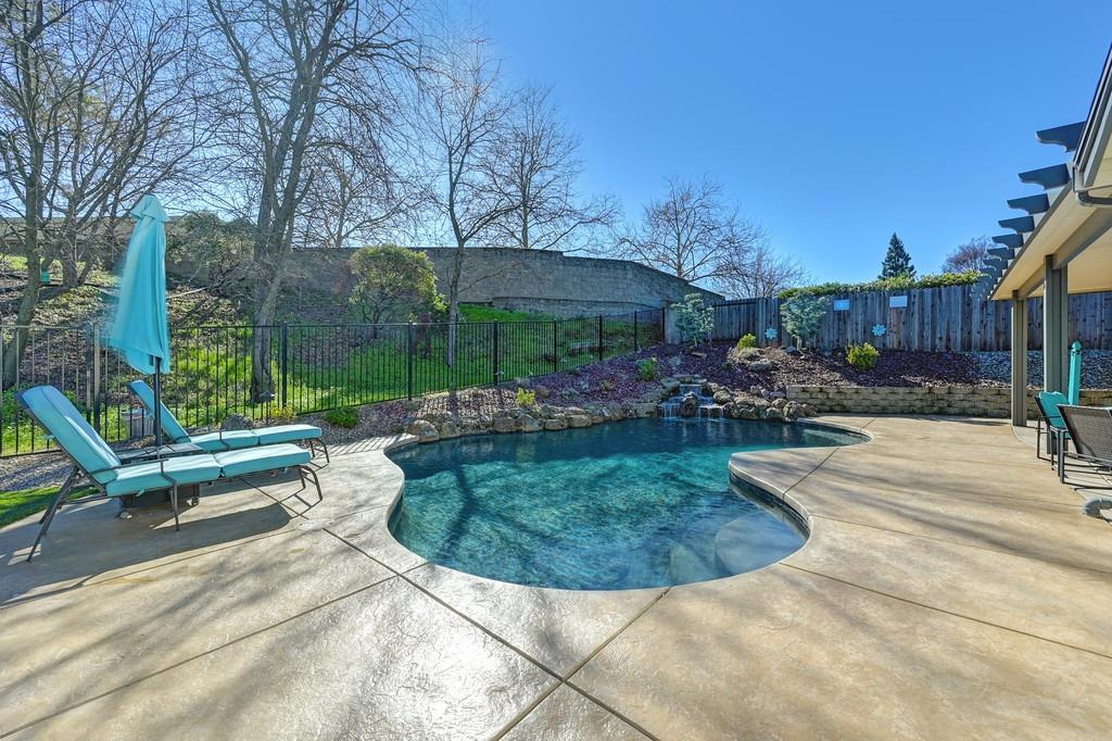 2204 Glacier Drive