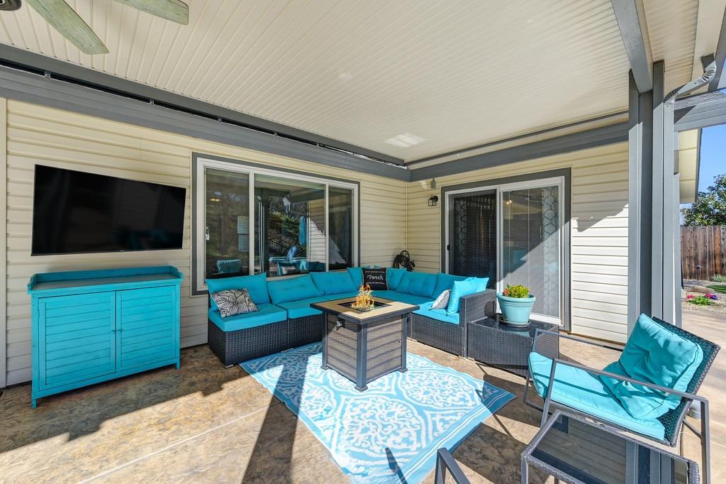 2204 Glacier Drive