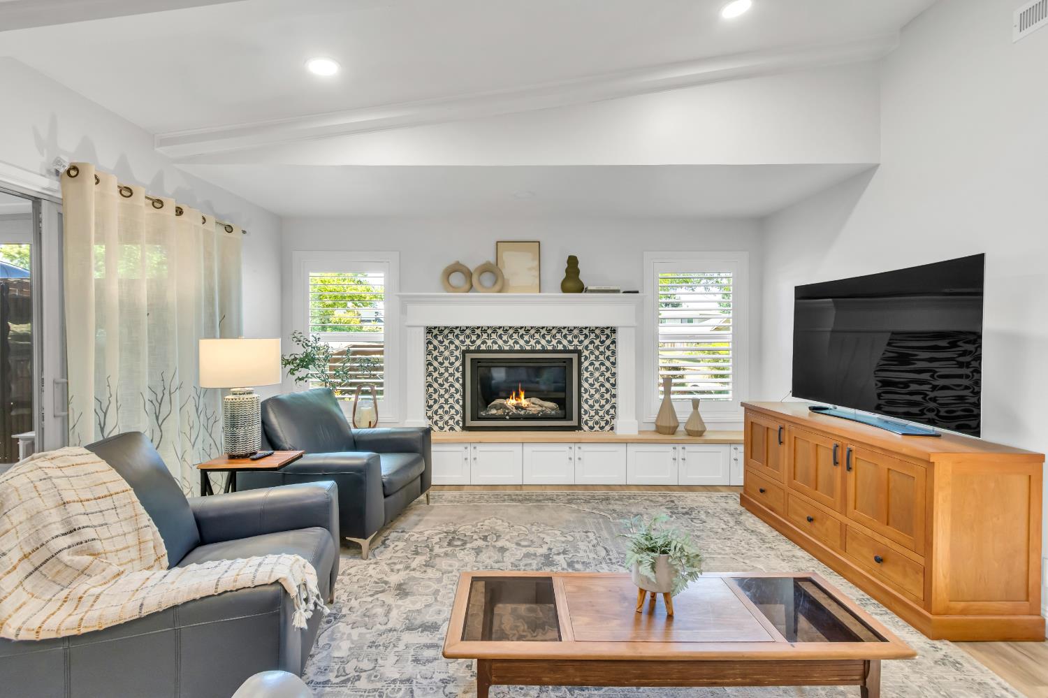 8169 Woodleaf Drive