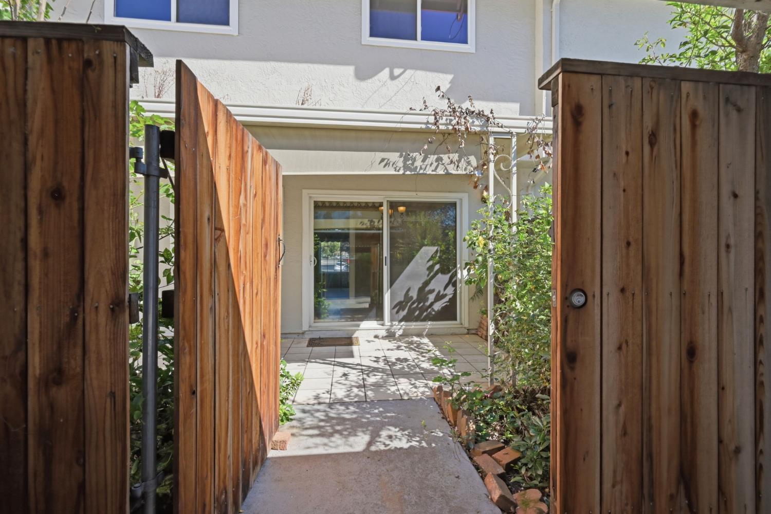 3923 Oak Villa Circle