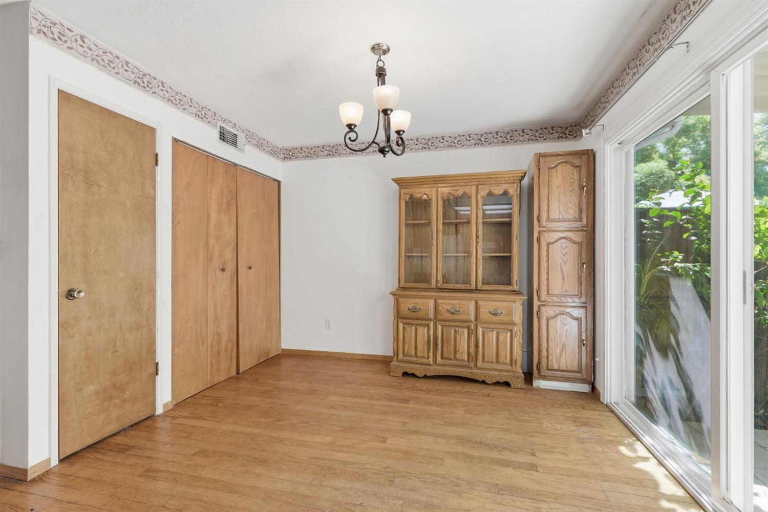 3923 Oak Villa Circle