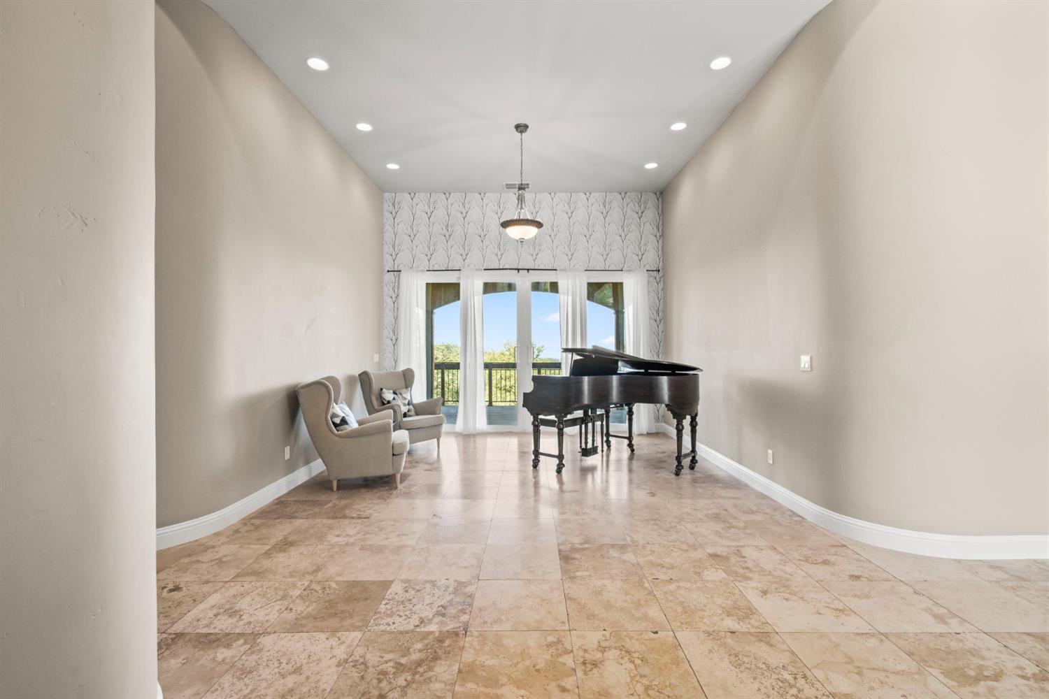 6439 Caddie Court
