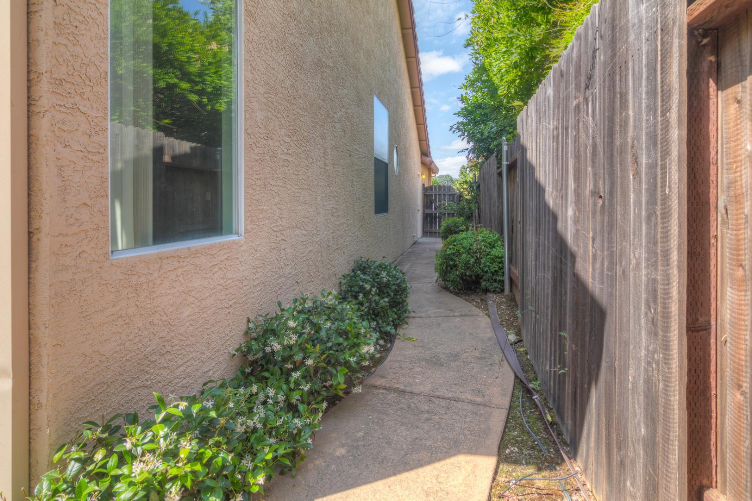 1657 Aylesbury Way