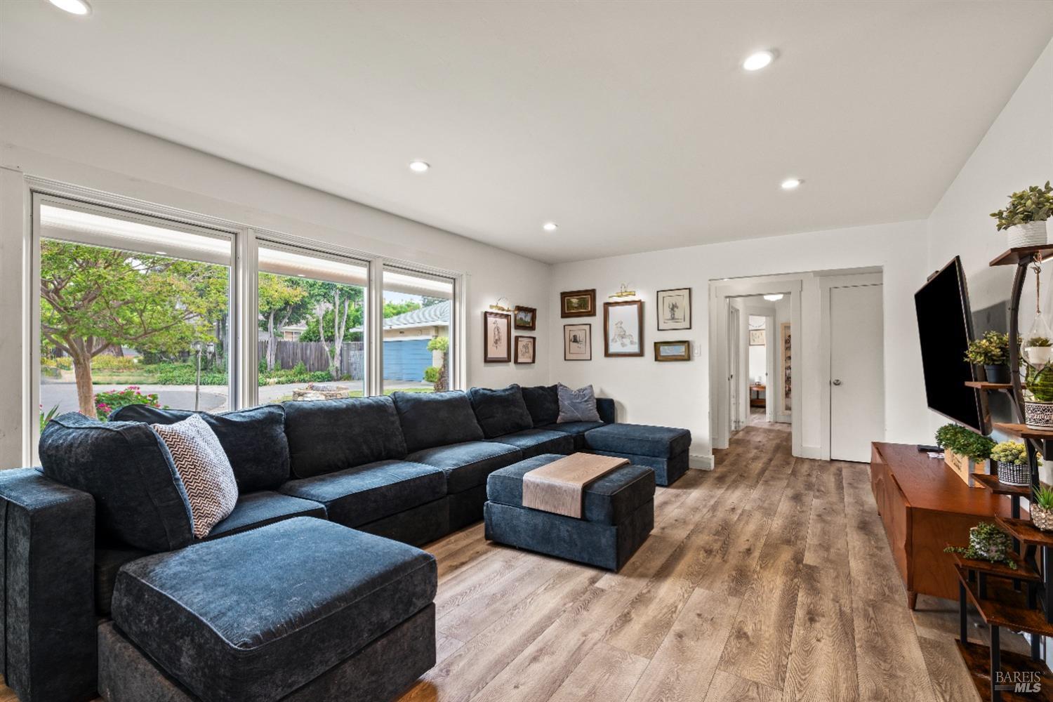 22 Del Mar Court